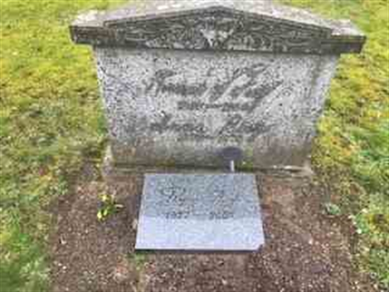 Grave number: M2 B   114, 115