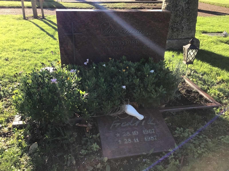 Grave number: LM 1 08  059