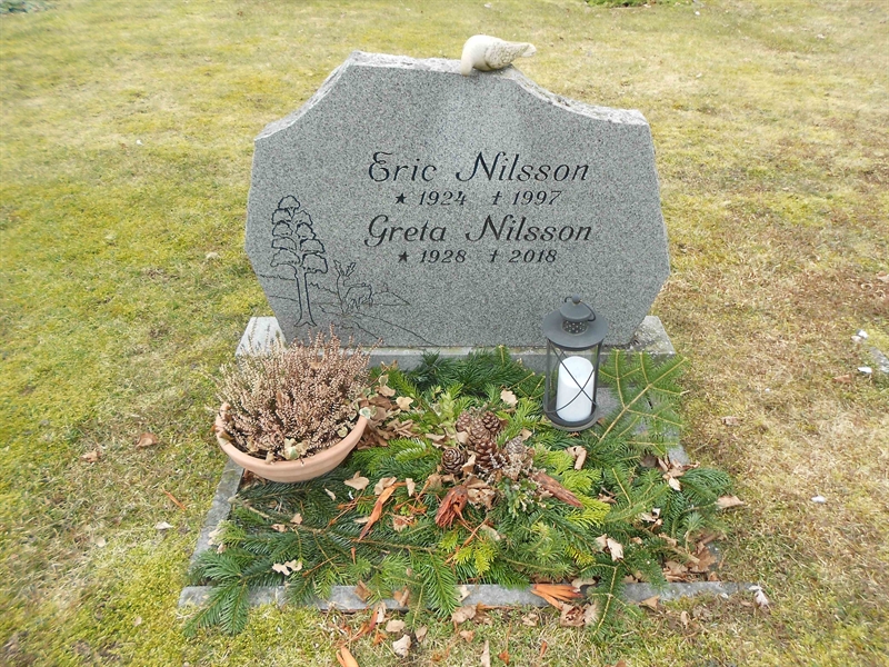 Grave number: V 5   166