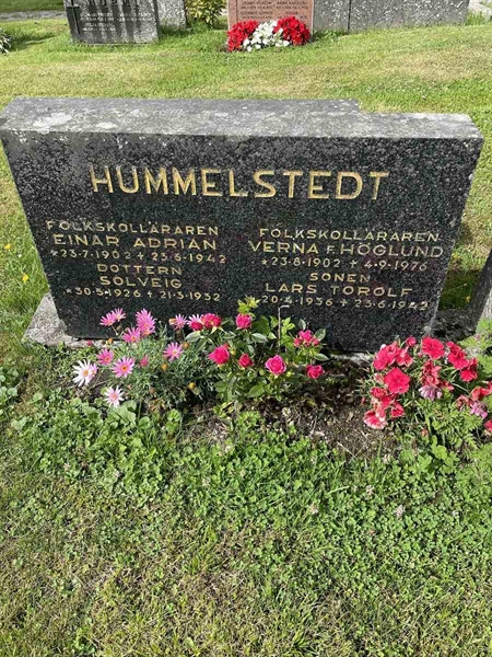 Grave number: N 4 1    68