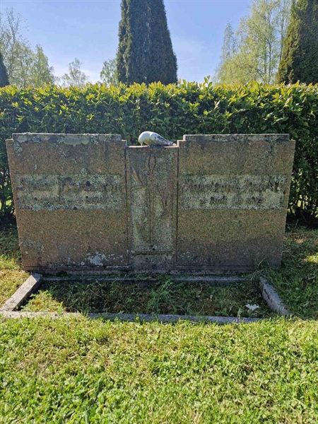 Grave number: 501 26 5321-5322