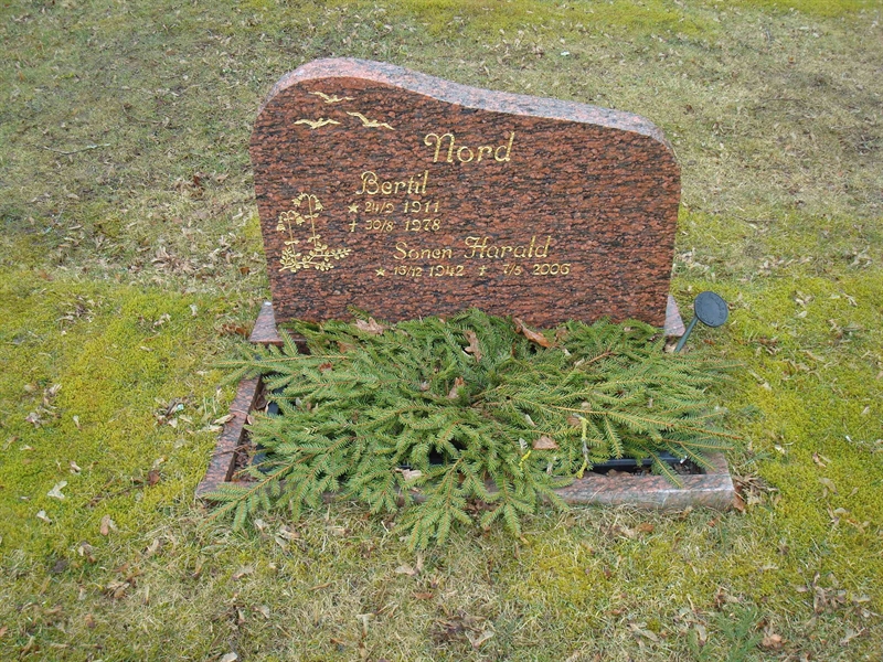 Grave number: BR D   333, 334