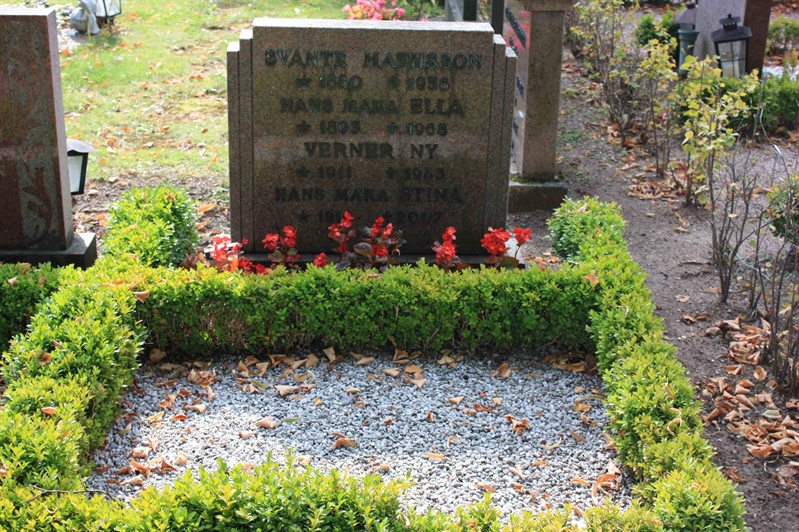 Grave number: Ö U04    25