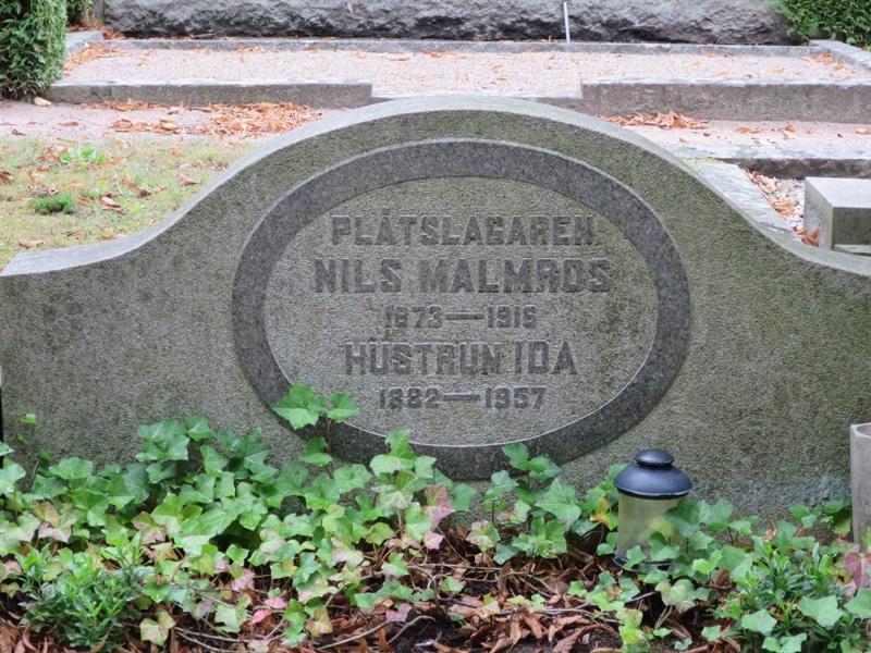 Grave number: HÖB 15    24
