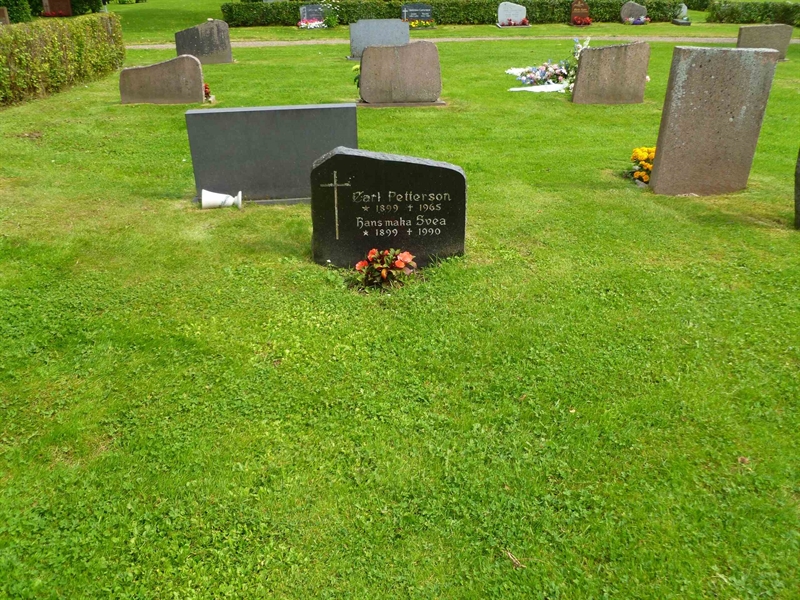 Grave number: ROG G   71, 72