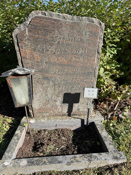 Grave number: 1 D1    75-76