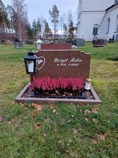 Grave number: 2 G   124-125