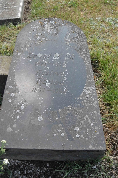 Grave number: ÖK 4    35