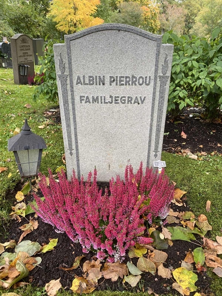 Grave number: 1 H    17