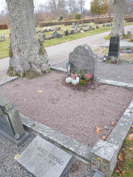 Grave number: VK D    66, 67, 68, 69