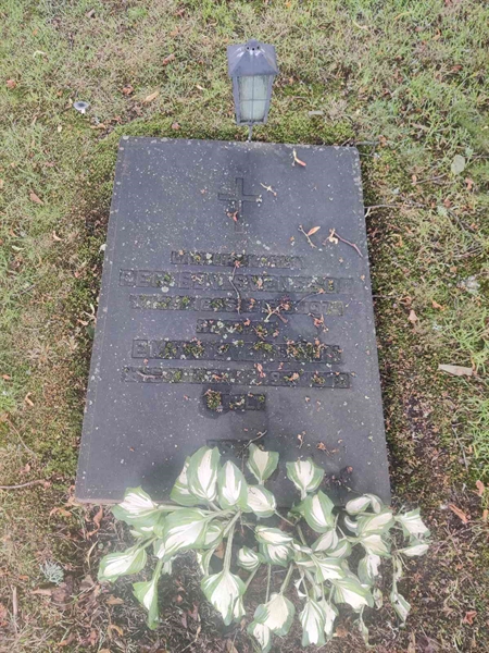 Grave number: VK D    99, 100