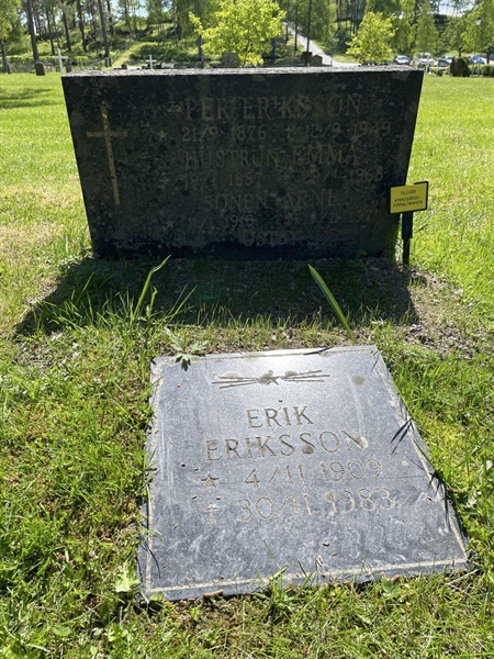 Grave number: R 3    61