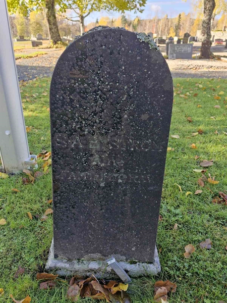 Grave number: AK B  2211-2213