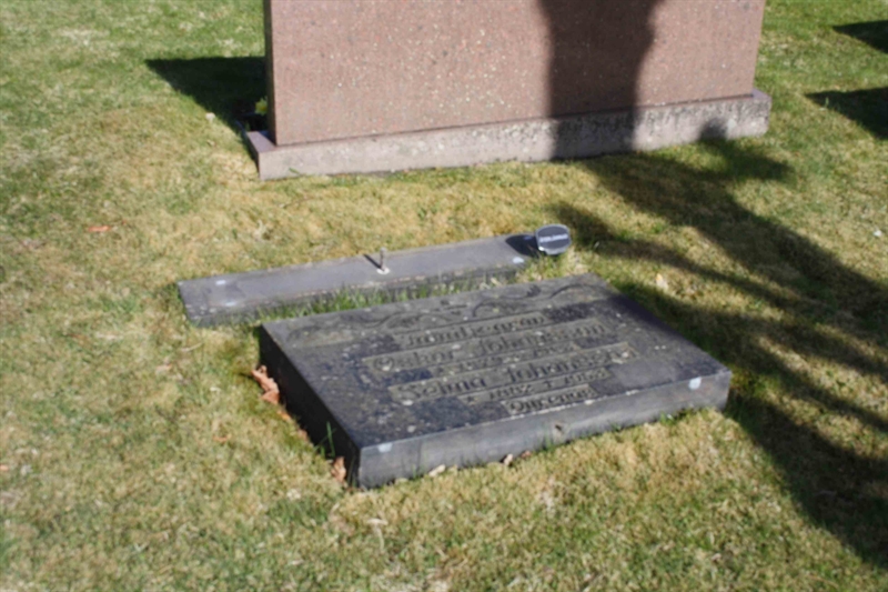 Grave number: Tk 02     3, 4