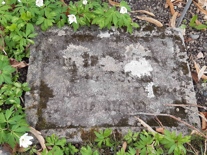 Grave number: NO 24   552
