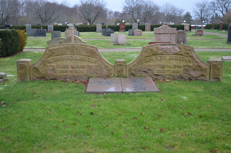 Grave number: TR 3    26