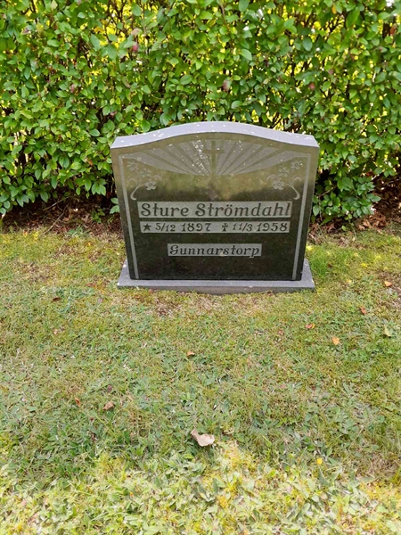 Grave number: 11 R    13