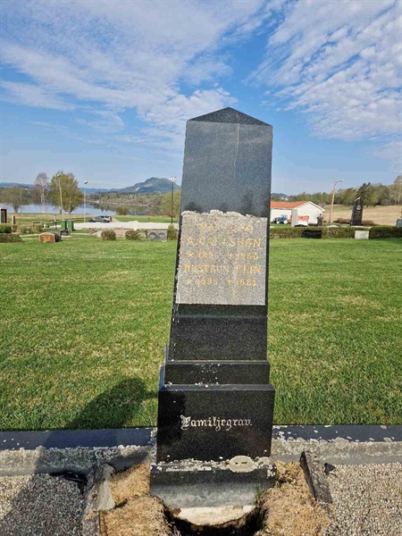 Grave number: 501 02 247-249