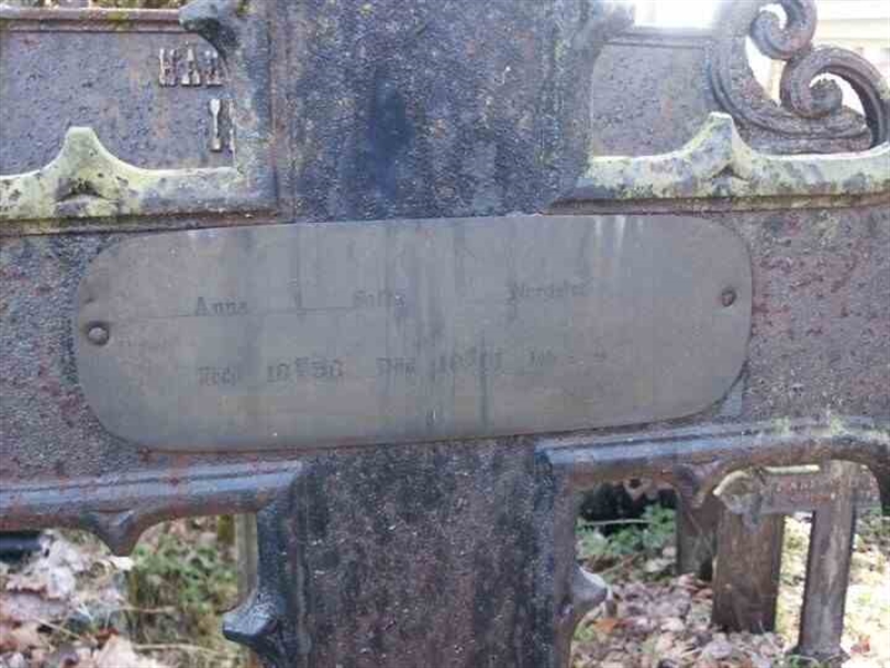 Grave number: 1 GA 04 302