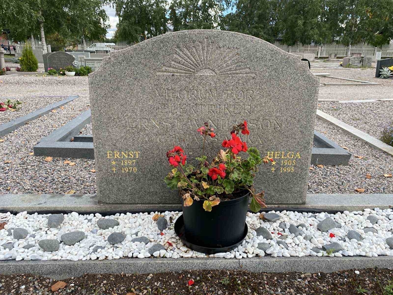 Grave number: 2 07   136