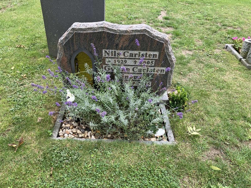 Grave number: R 03     5, 6