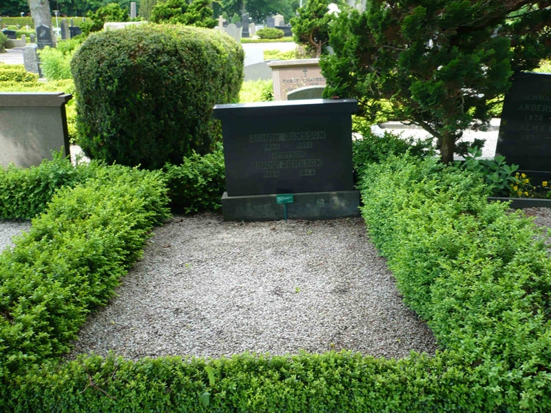 Grave number: 1 7     5