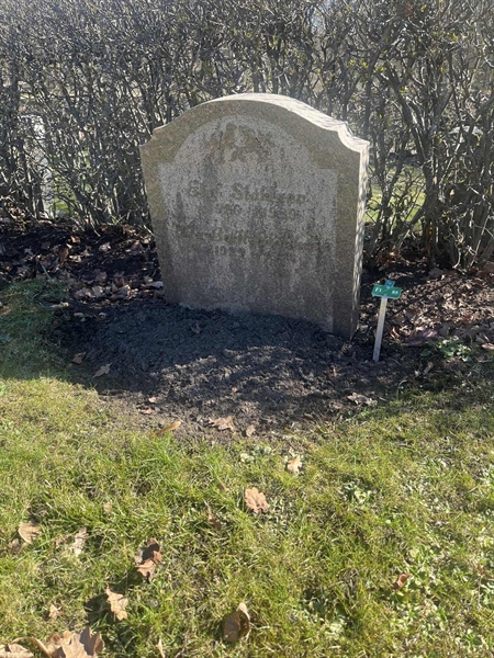 Grave number: 1 3 F1 85