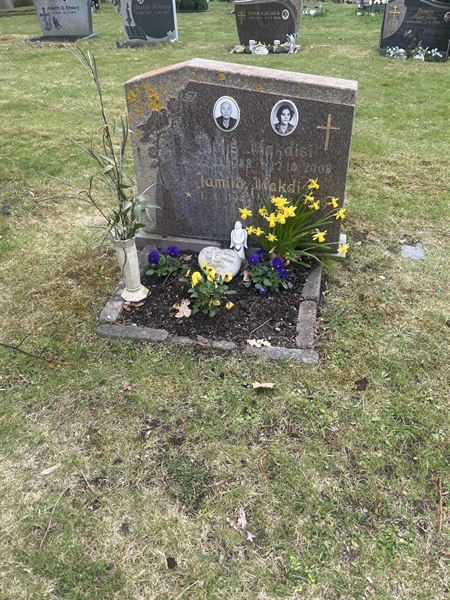 Grave number: 1 3 M/O 4-5