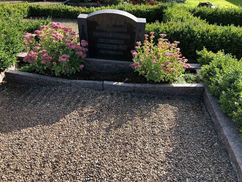 Grave number: SK 07    14, 15