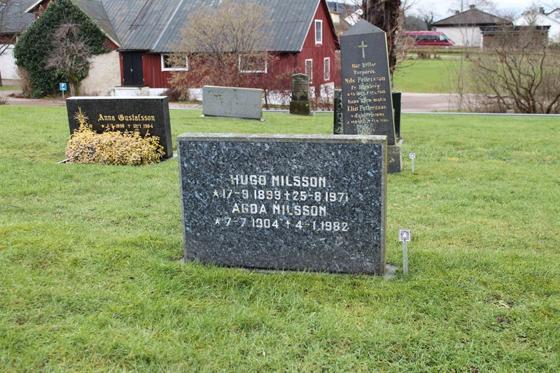 Grave number: ÖKK 2    74, 75