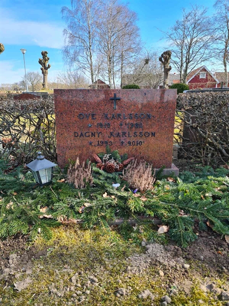 Hautatunnus: Ä N I 66, 67