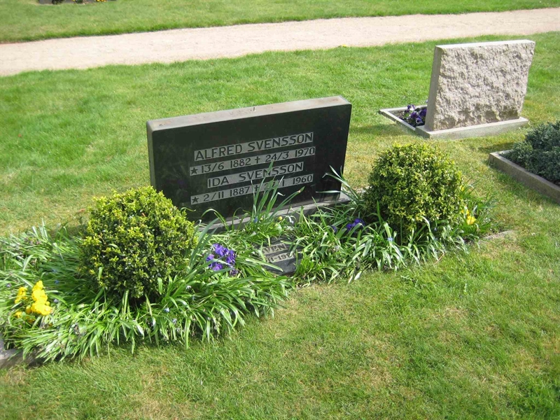 Grave number: ÖKK 5    60, 61