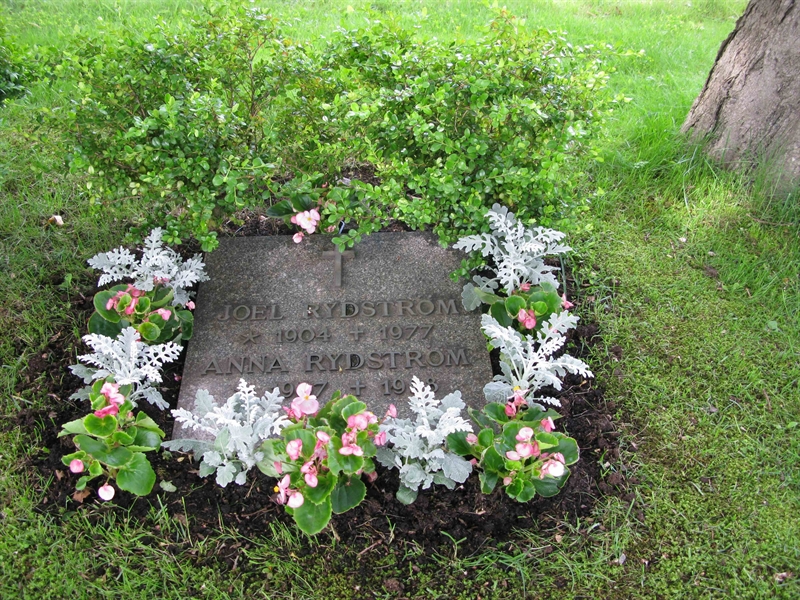 Grave number: SN HU    64