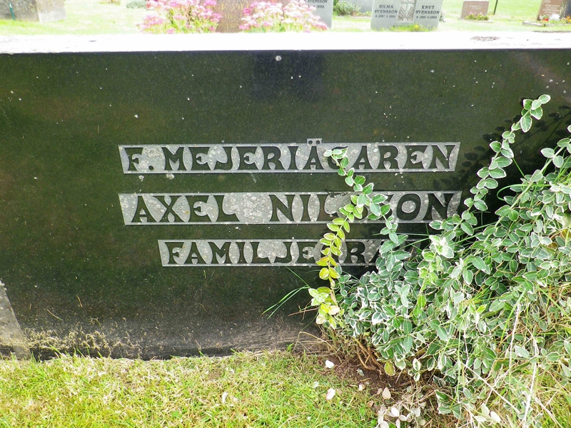 Grave number: VI K    54, 55