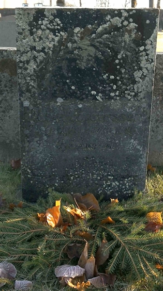 Grave number: 2 G   007