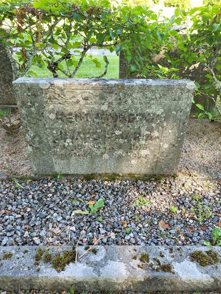 Grave number: Jä 01   107