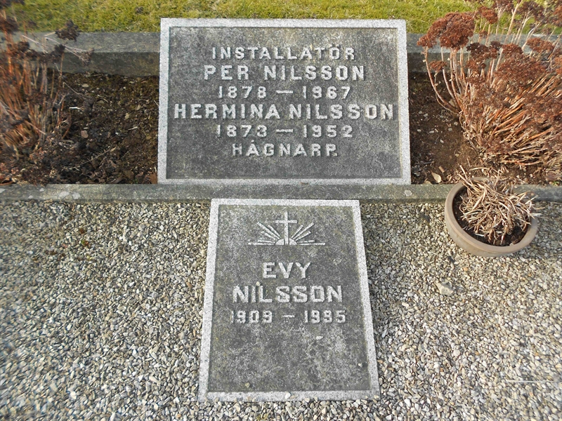Grave number: NÅ M4    91, 92