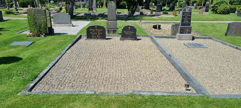 Grave number: LM 1 05  021