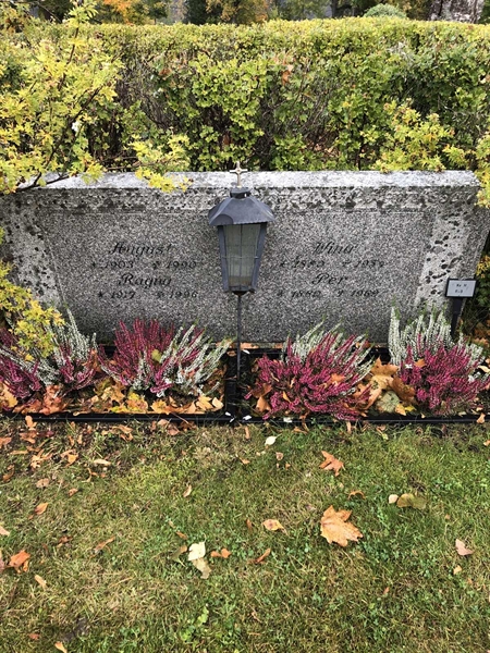 Grave number: 1 H     8-9