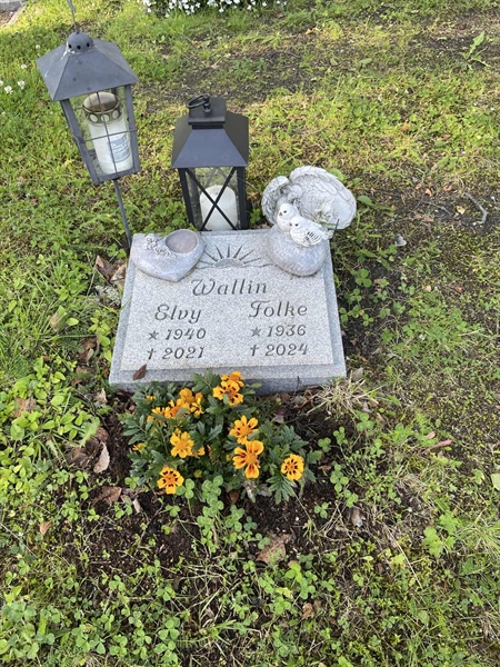 Grave number: R 5    65
