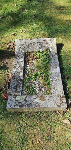 Grave number: SG 02   180