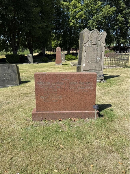 Grave number: TR 3 3    39
