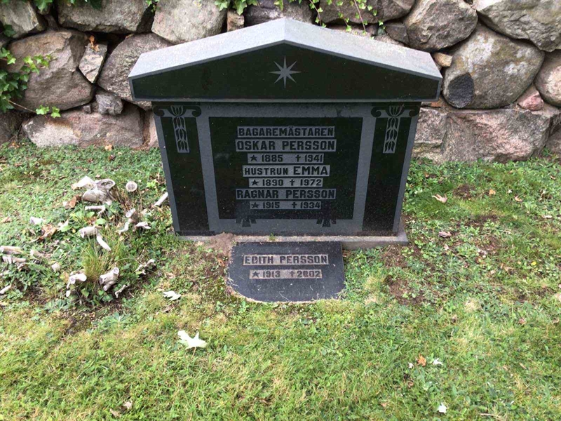 Grave number: 20 G   202-204