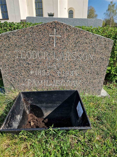 Grave number: 501 03 345-347