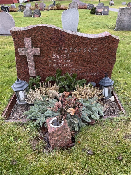 Grave number: Ärt 60 32     1+2+3