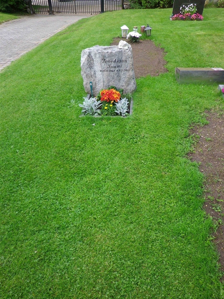 Grave number: VI D    34, 35