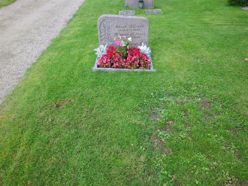 Grave number: VI B   111, 112