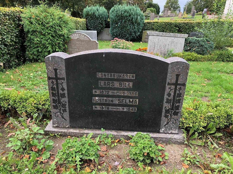 Grave number: AK 03   107, 108