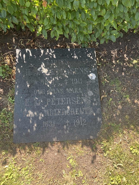 Grave number: 1 1 G    54