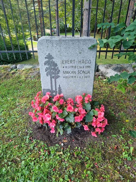 Grave number: 1 33 18
